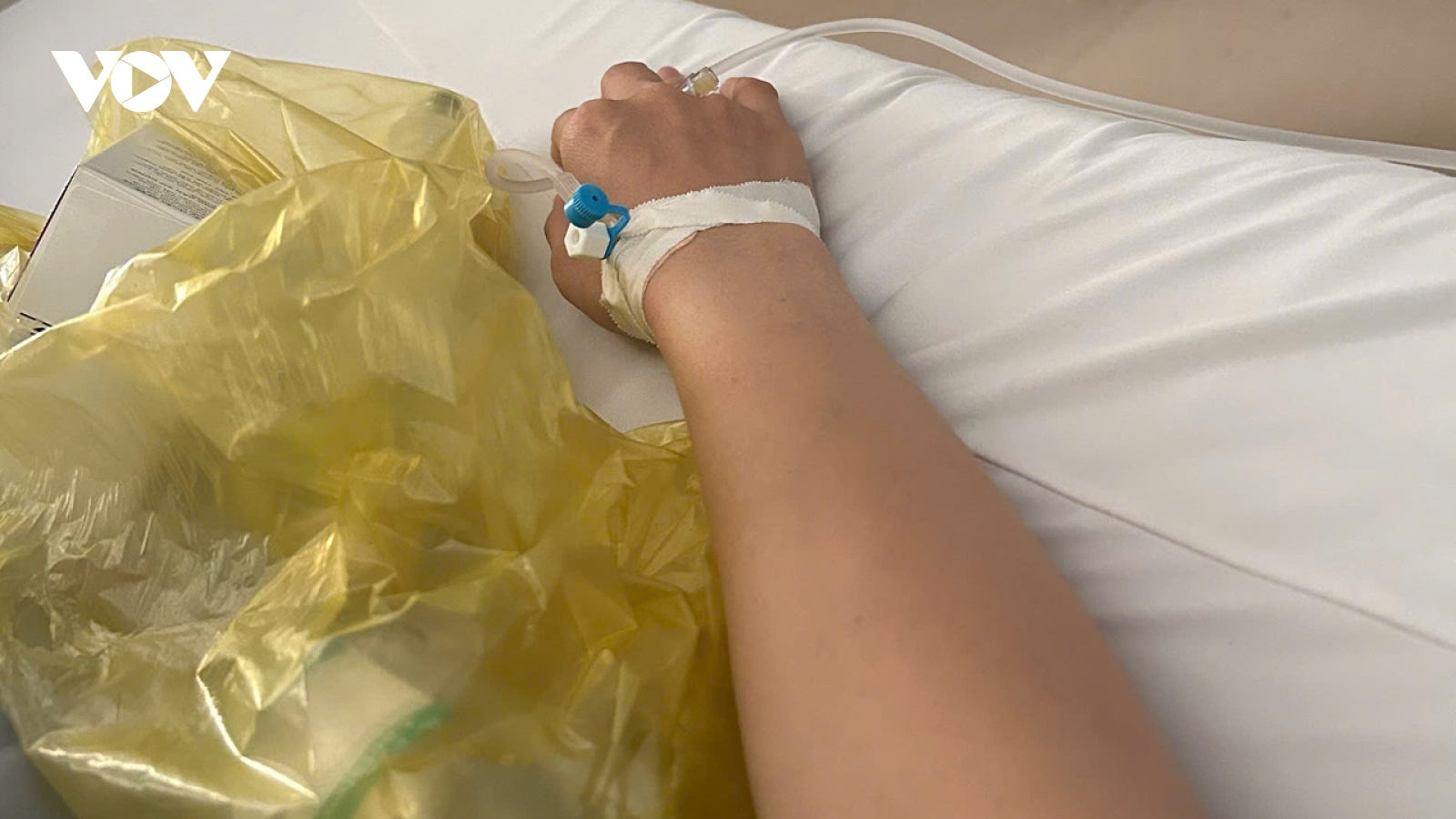 Hơn 63 người ở An Giang nghi bị ngộ độc khi ăn bánh kem