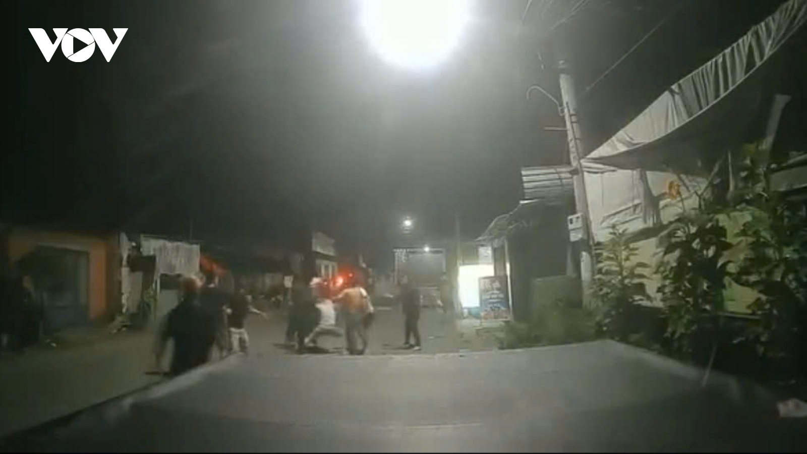 Xử lý các đối tượng rượt đánh người đến thu mua sầu riêng ở Đồng Tháp