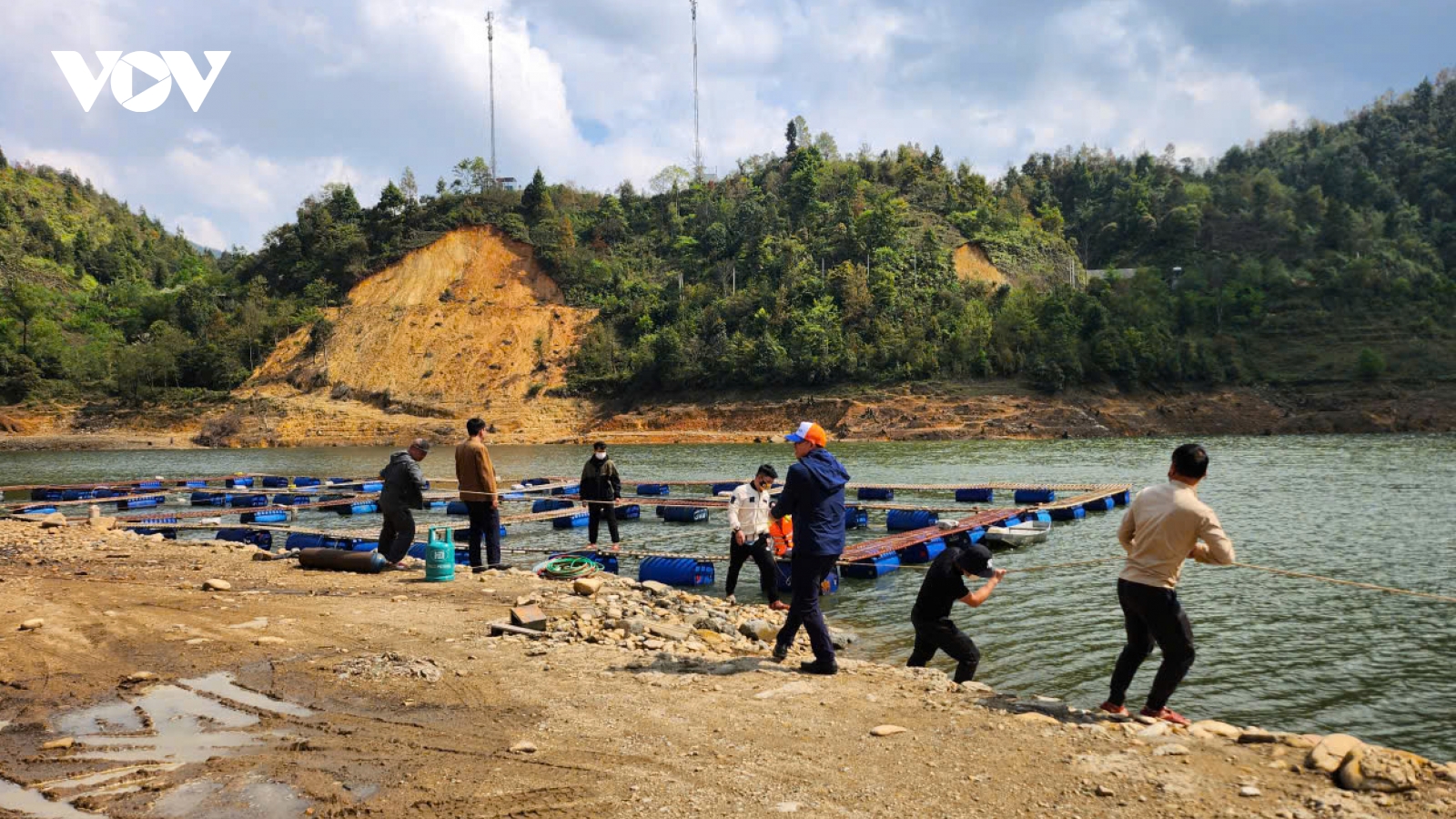 Chung tay “giải cứu” hồ nhân tạo cao nhất Việt Nam