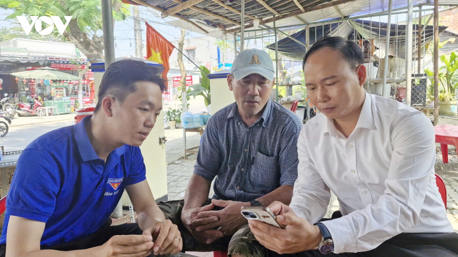 Thanh niên Đà Nẵng lan tỏa phong trào “Bình dân học vụ số” đến từng hộ dân