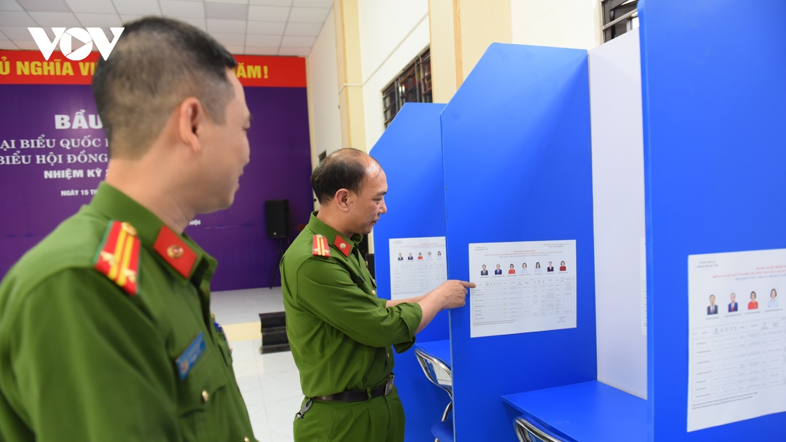 Công an phường Phú Thượng (Hà Nội) trực chiến 100% quân số cho ngày hội bầu cử