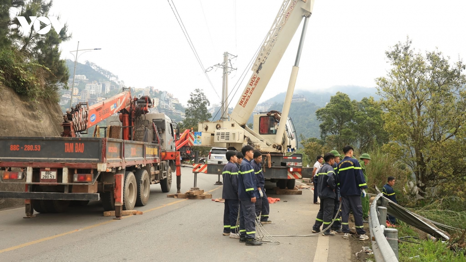 Lãnh đạo tỉnh Phú Thọ thăm hỏi nạn nhân vụ xe khách lao xuống vực ở Tam Đảo
