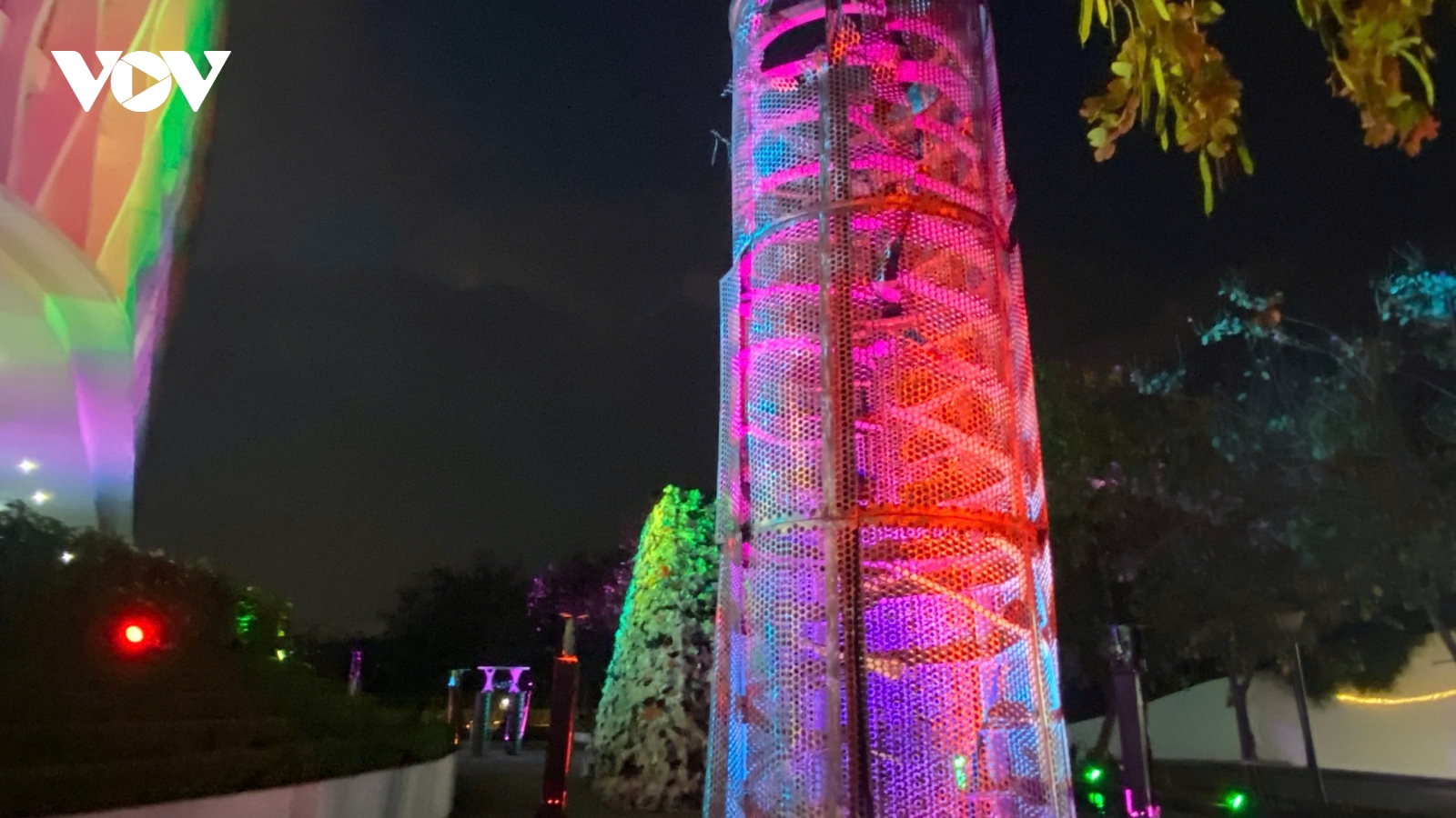 Từ linh kiện máy xử lý rác đến tác phẩm nghệ thuật