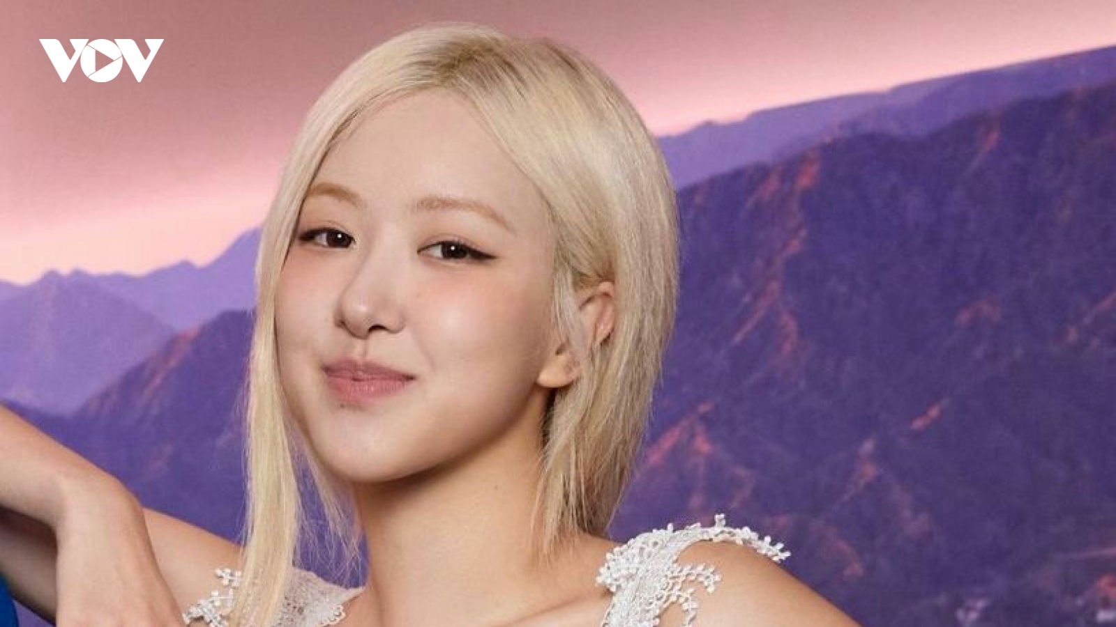 Rosé (Blackpink) tiết lộ bí quyết giữ mái tóc vàng đặc trưng suốt 7 năm