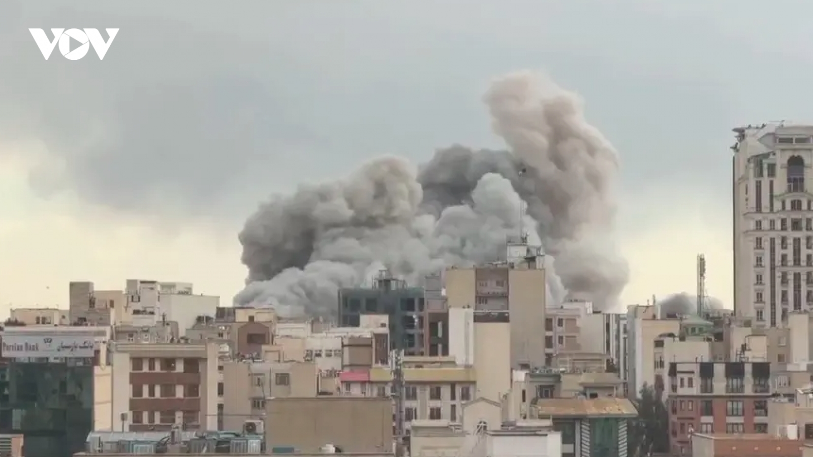 Israel tiếp tục tấn công Tehran và Beirut