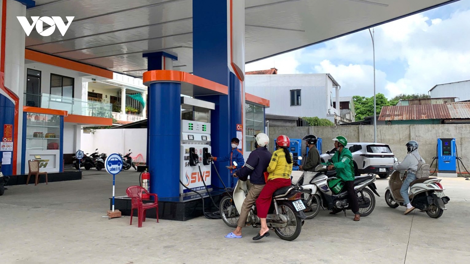 Lập biên bản cửa hàng bán xăng cầm chừng tại Huế