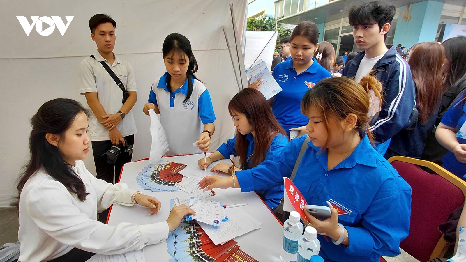 DN tại Hà Nội tuyển dụng, những vị trí nào có lương trên 15 triệu đồng/tháng?