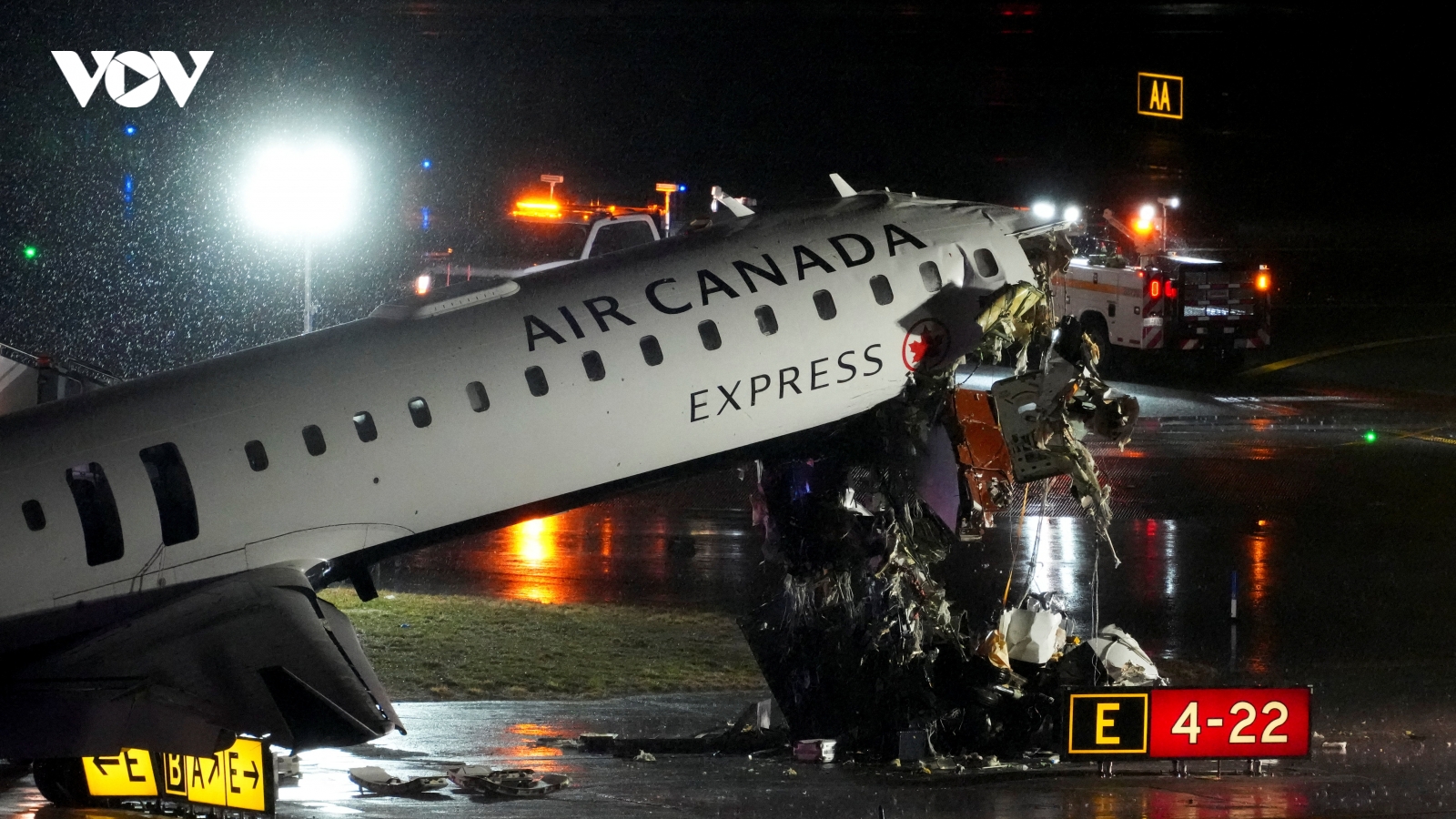 Phi công và cơ phó thiệt mạng sau va chạm giữa máy bay Air Canada và xe cứu hỏa