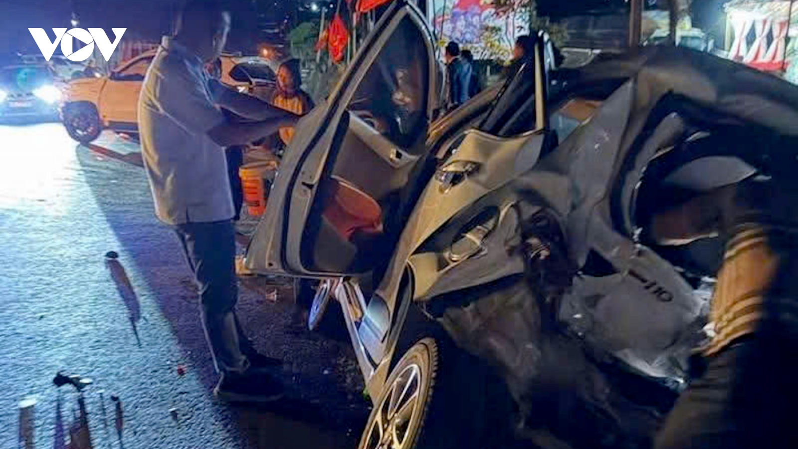 Xe tải tông liên hoàn trên Quốc lộ 29, 1 người tử vong