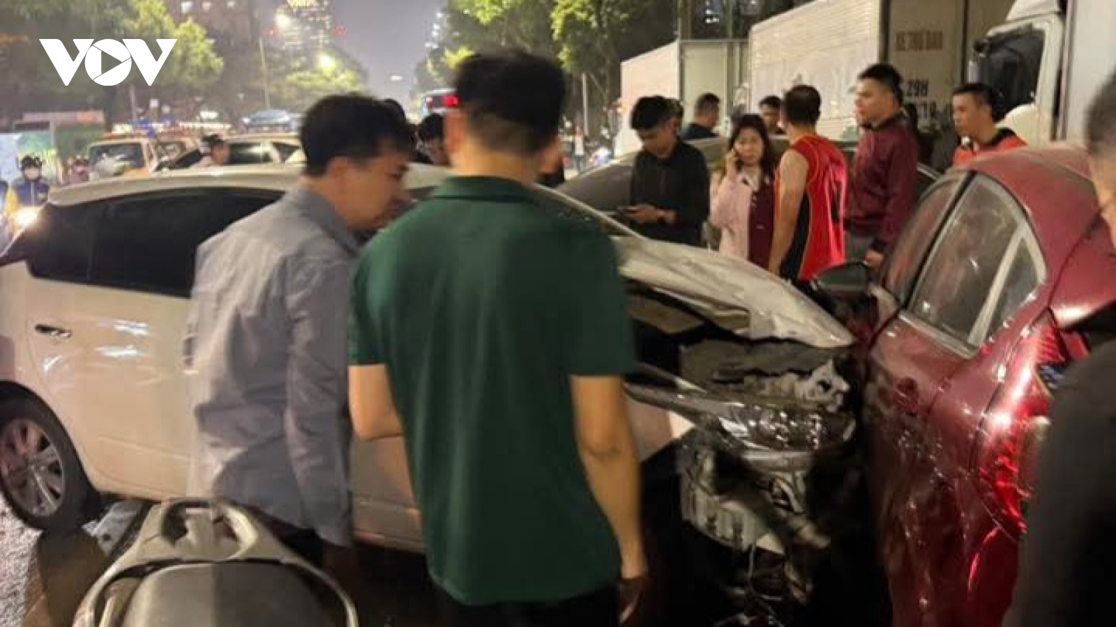 Hà Nội: Ô tô mất lái gây tai nạn liên hoàn ở Nguyễn Chánh, nhiều người nhập viện