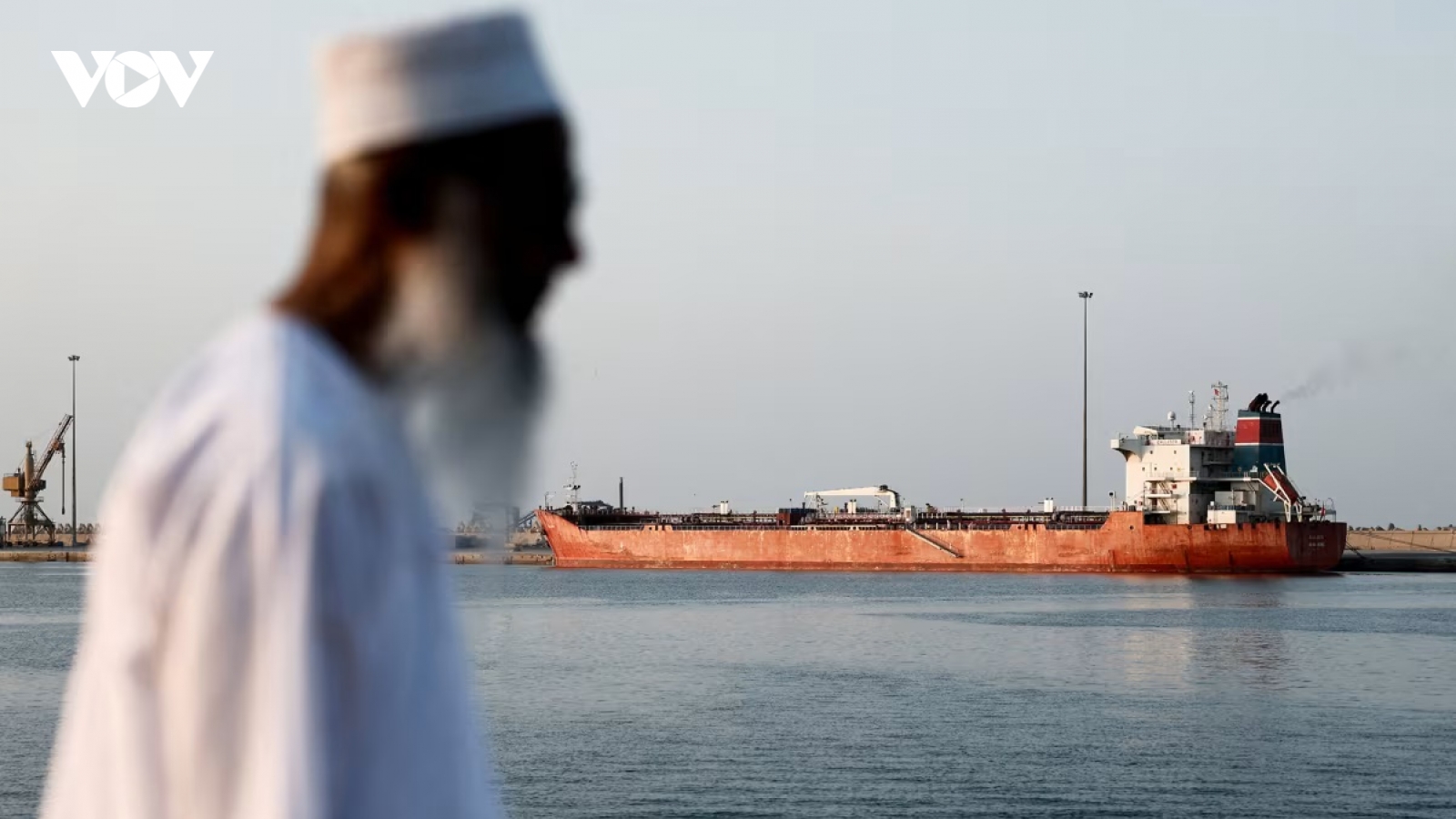 Ngoài dầu khí, eo biển Hormuz còn là sinh mệnh của 100 triệu người vùng Vịnh