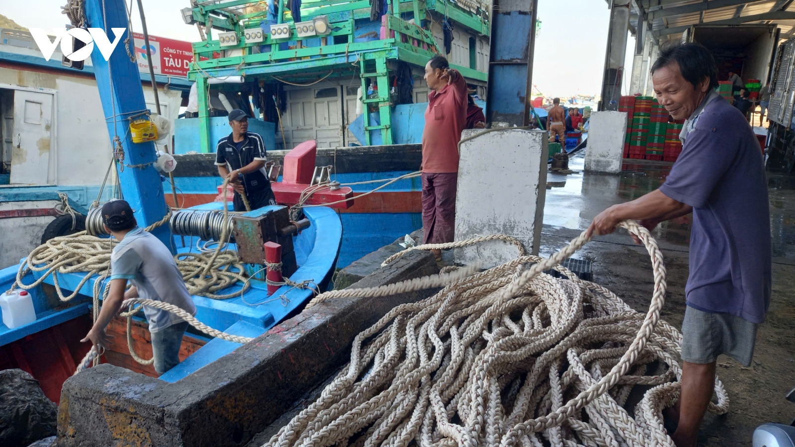 Giá nhiên liệu tăng cao: Ngư dân Nam Trung bộ xoay xở giữ nhịp vươn khơi