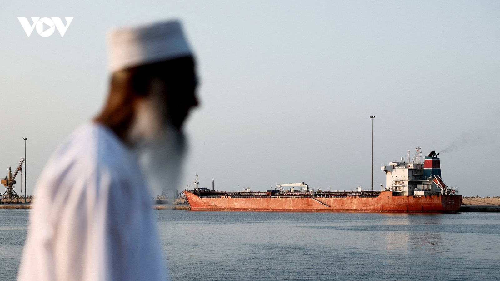 Iran cảnh báo sẽ “đóng hoàn toàn” eo biển Hormuz nếu Mỹ tấn công nhà máy điện