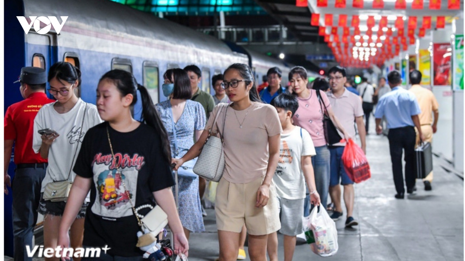 Từ 26/3, giá vé hành khách đi tàu hỏa tăng thêm 3%