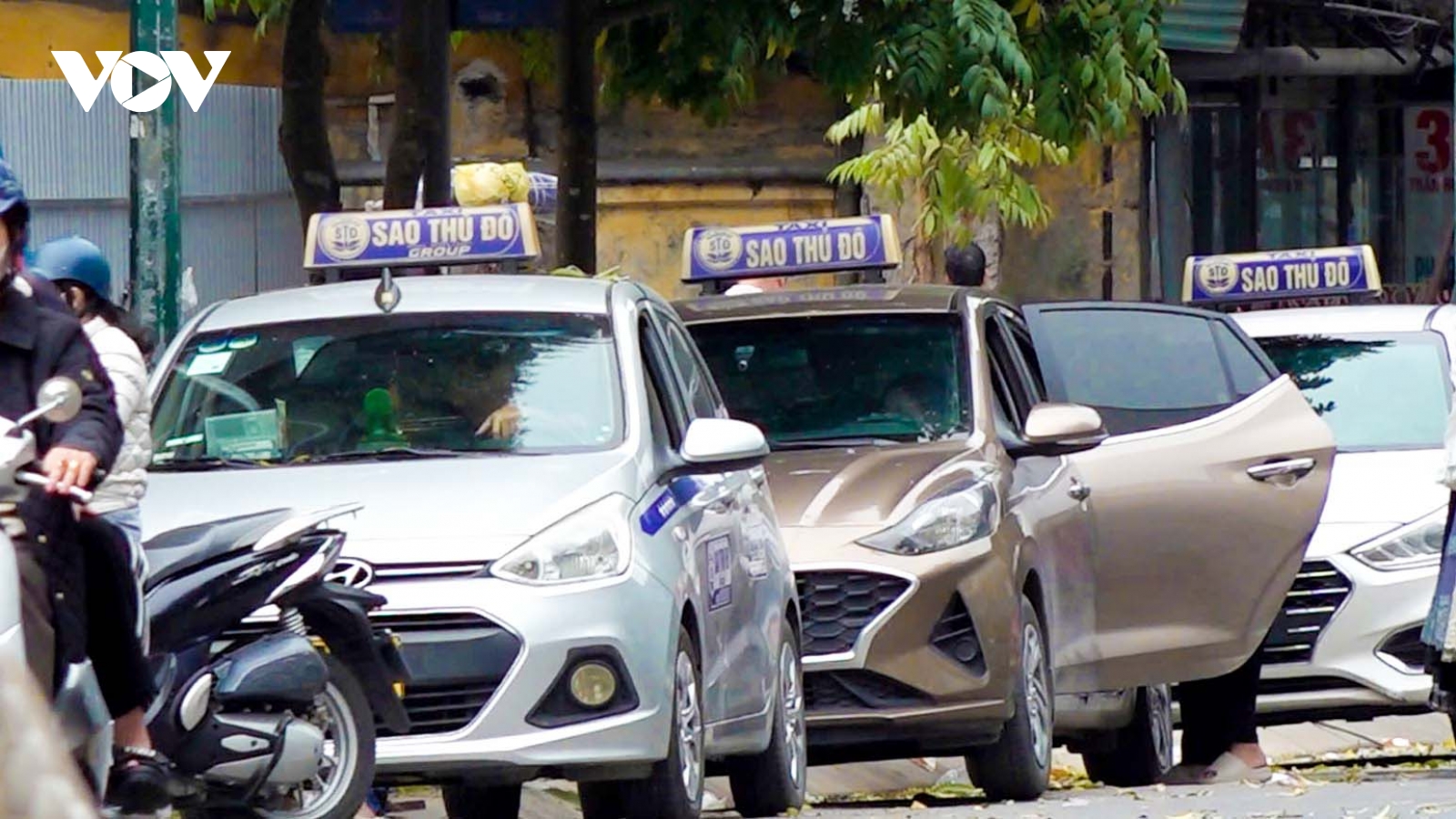 Đến 2030 Hà Nội thay toàn bộ taxi xăng, áp lực cực lớn, cần chính sách đủ mạnh