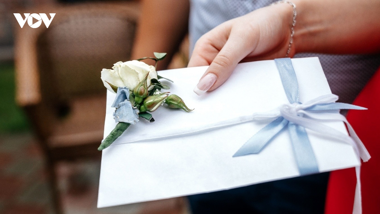 Đồng nghiệp mừng cưới hơn 2 triệu đồng, cô dâu vẫn chê keo kiệt gây bức xúc
