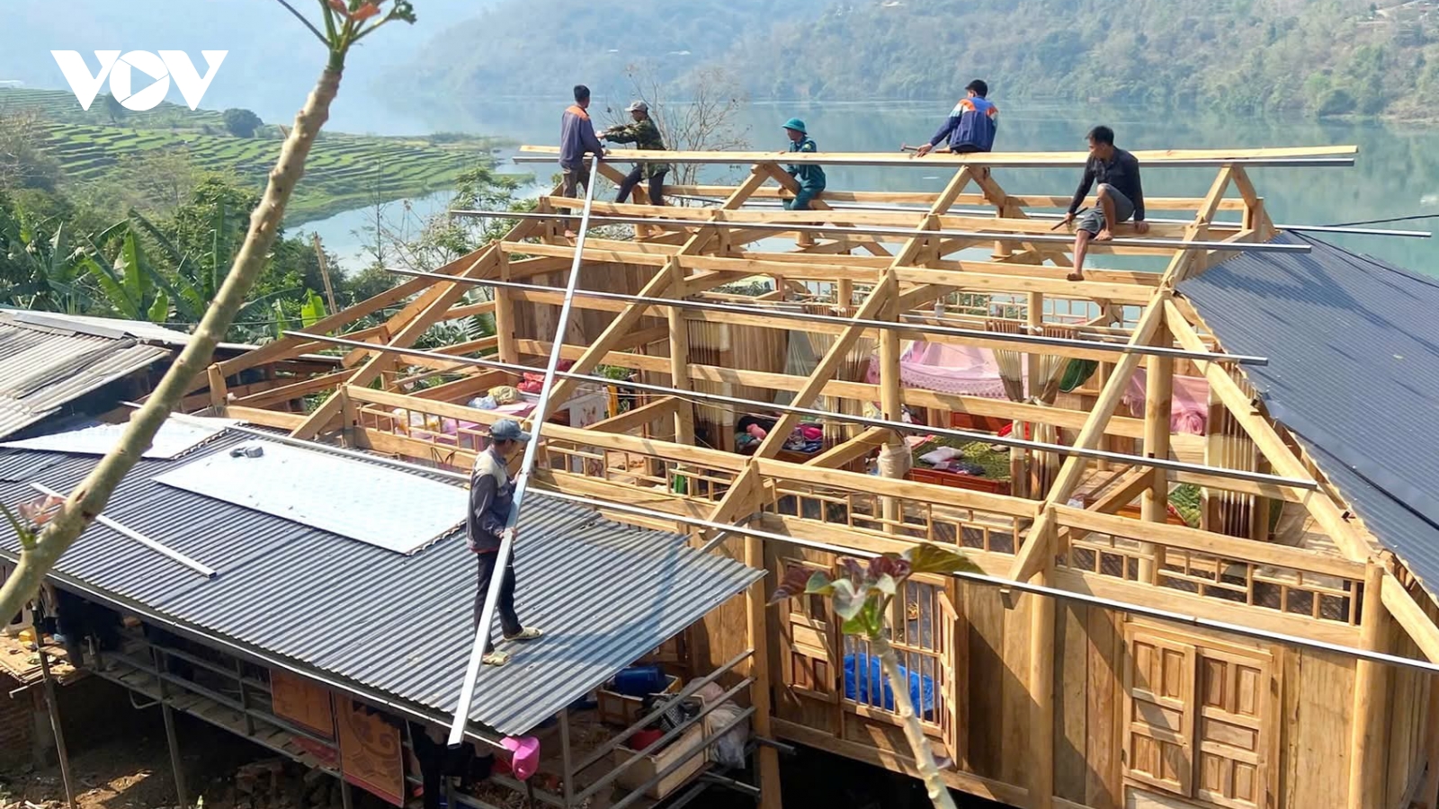 Sét, dông lốc tại Sơn La làm 1 người chết, hơn 100 nhà bị tốc mái