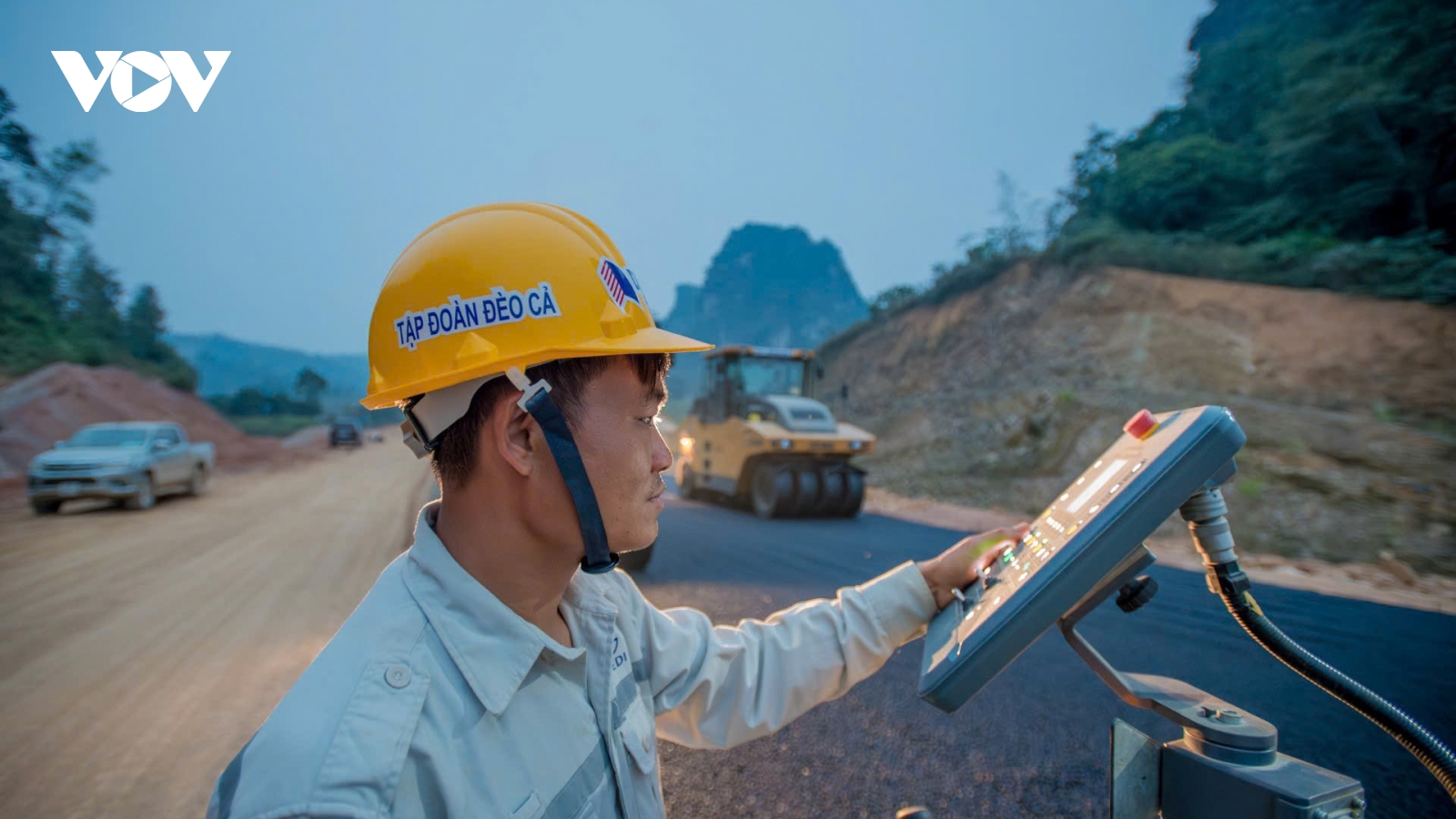 Công trường “không ngủ” giữa núi rừng: Cao tốc Đồng Đăng - Trà Lĩnh bứt tốc