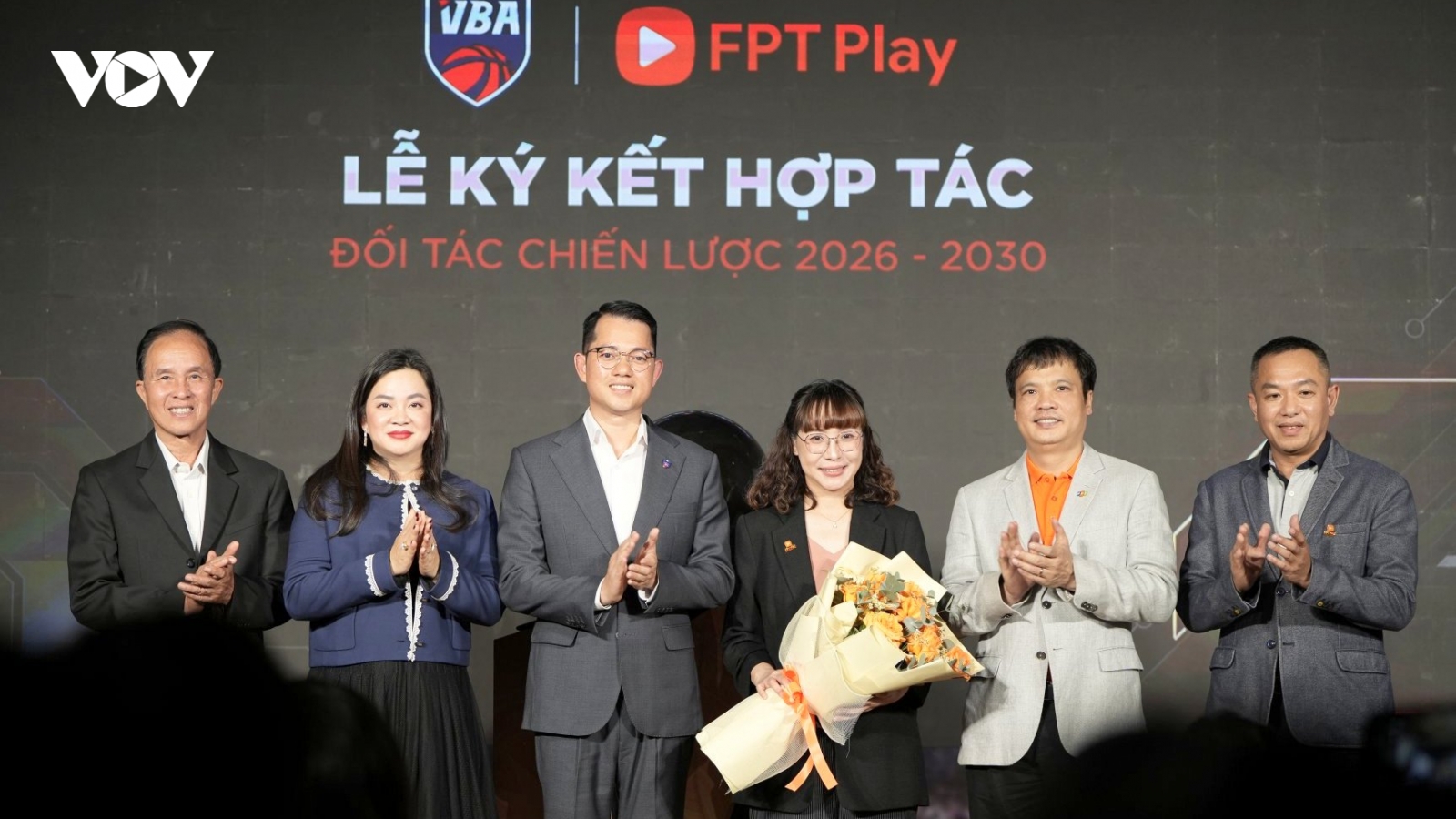 VBA bắt tay FPT Play trong 5 mùa giải, nâng tầm bóng rổ Việt Nam