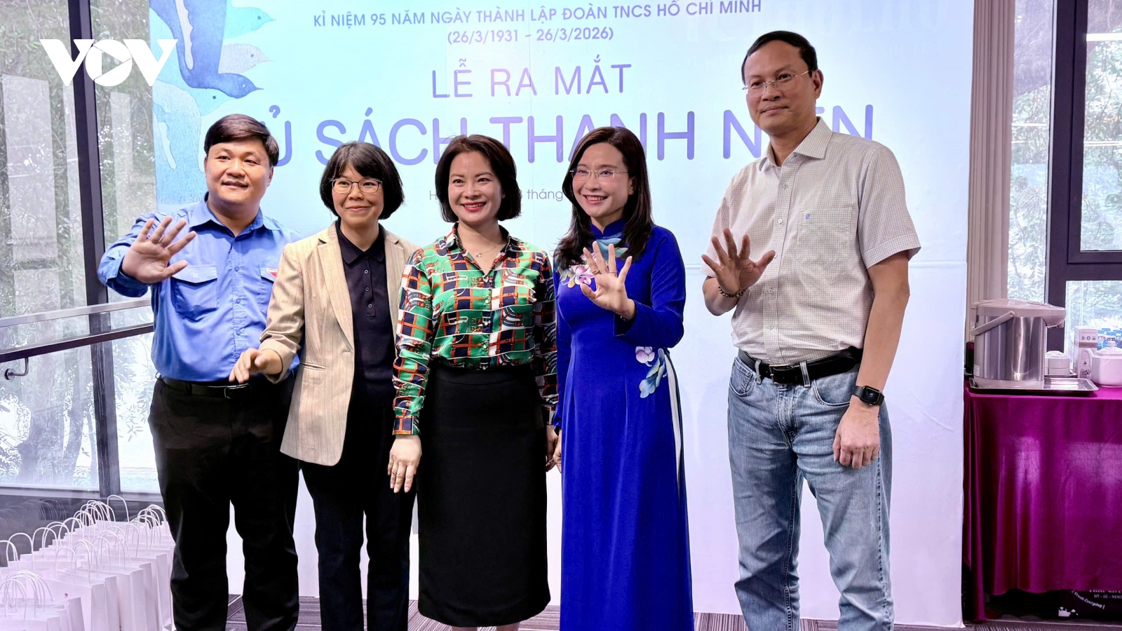 Tủ sách Thanh Niên: Những trang sách chắp cánh khát vọng tuổi trẻ