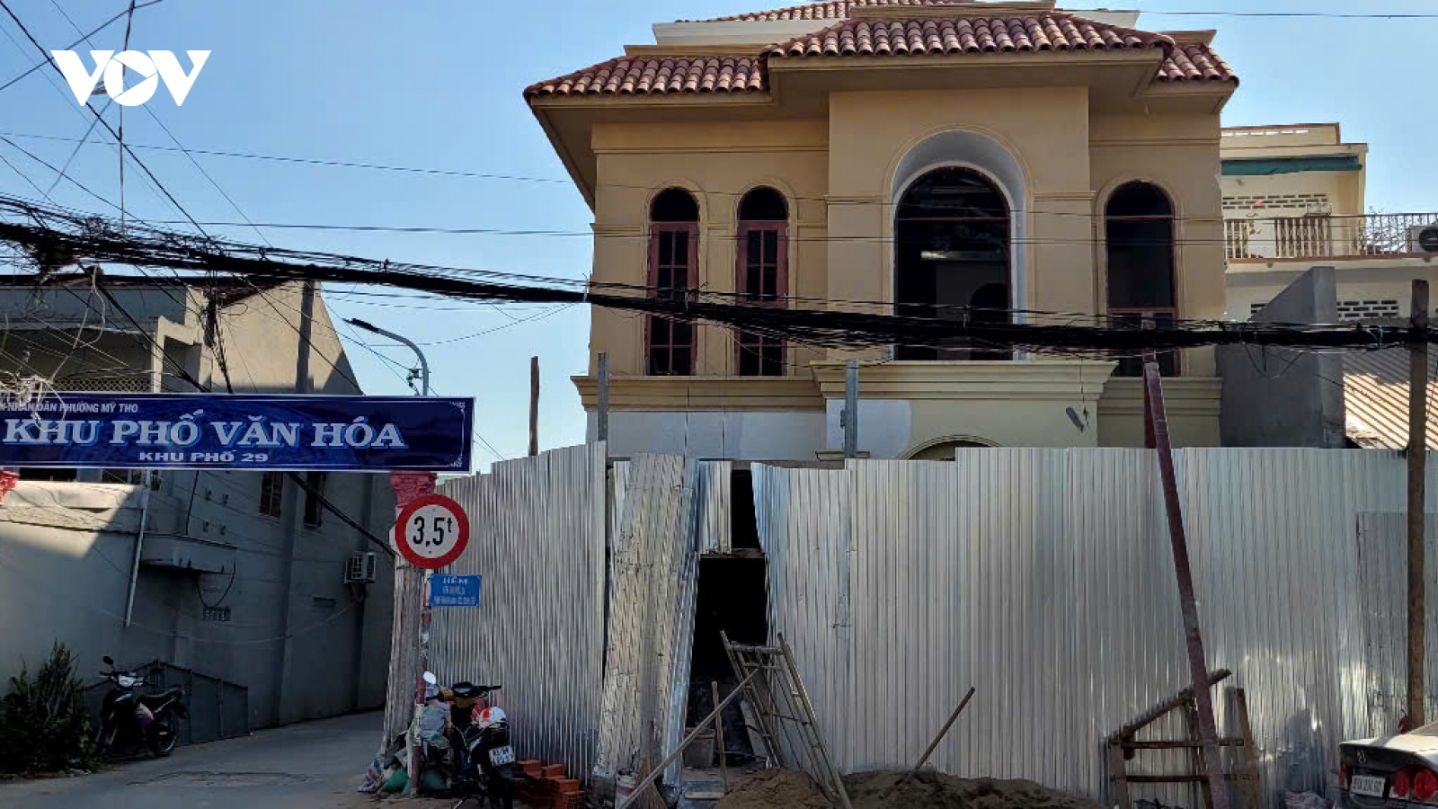 Đình chỉ thi công tòa nhà 3 tầng lấn đường, chiếm cống thoát nước tại Đồng Tháp