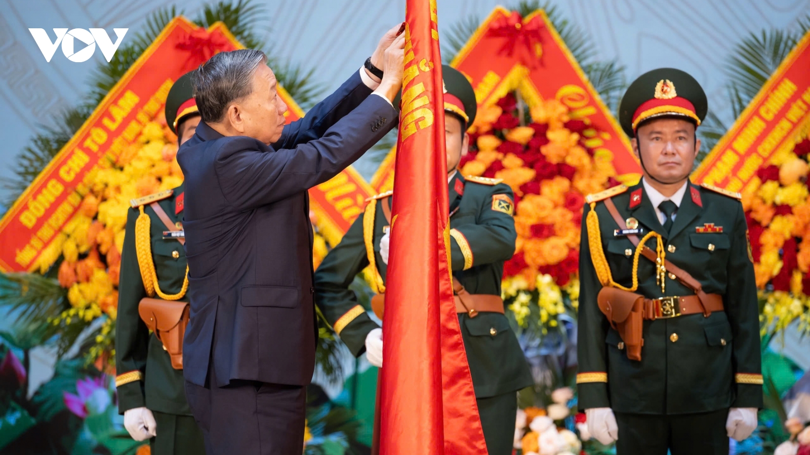 Tổng Bí thư Tô Lâm trao Huân chương Hồ Chí Minh tặng Binh chủng Công binh