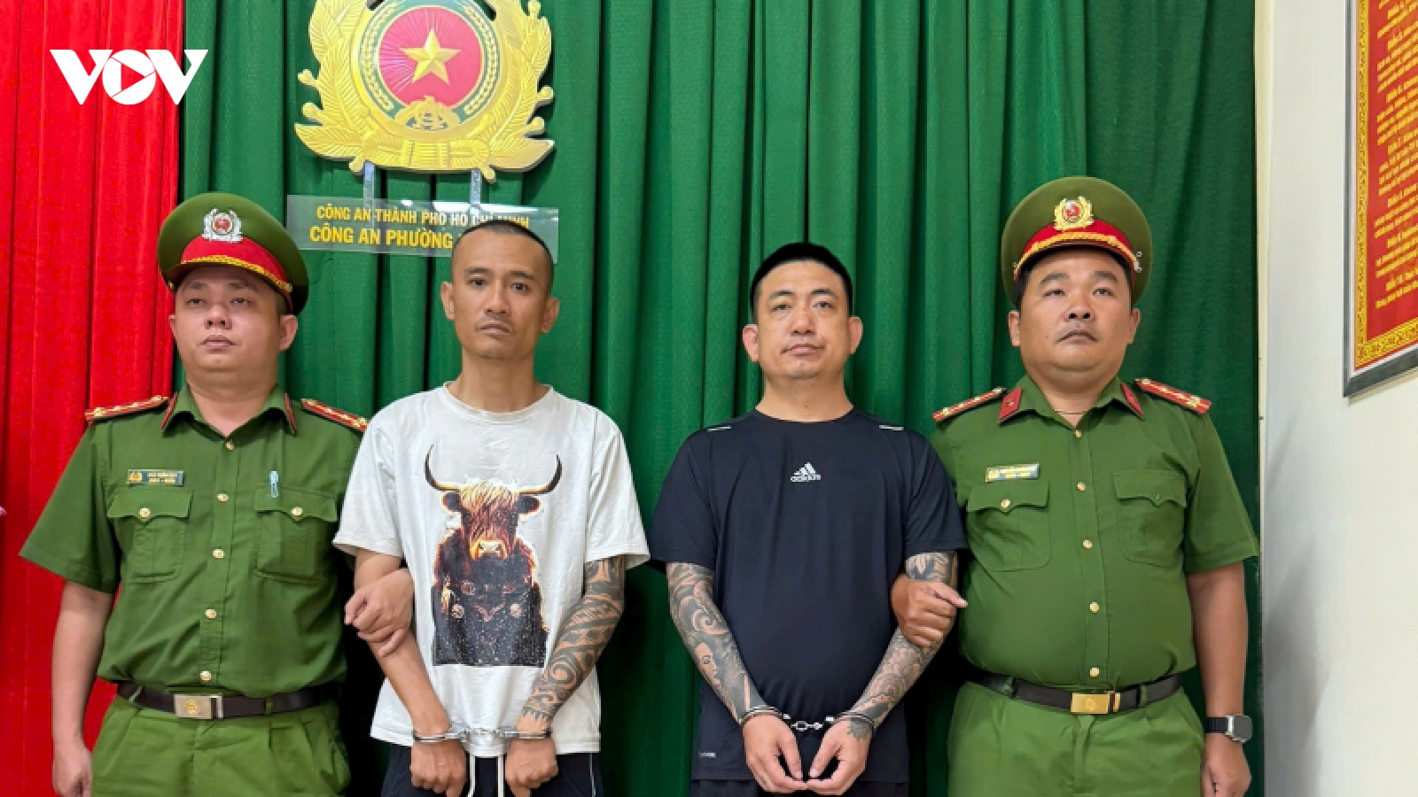 Bắt giam 2 đối tượng đi ô tô chửi bới, đánh người