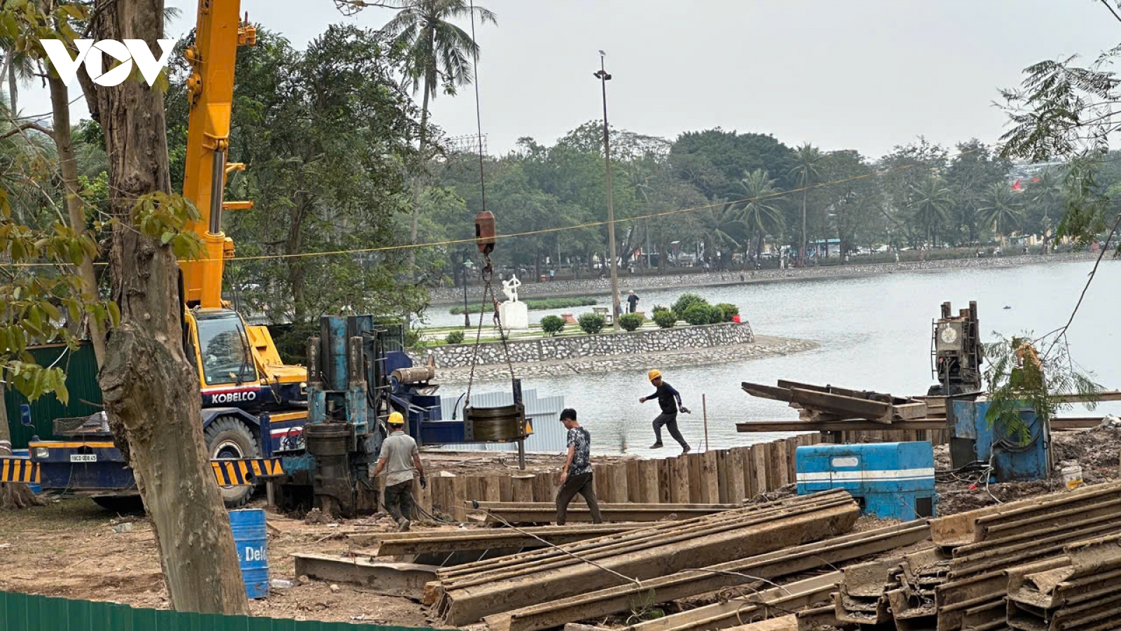 Đẩy nhanh tiến độ thi công trạm bơm hồ điều hòa giữa công viên Thống Nhất