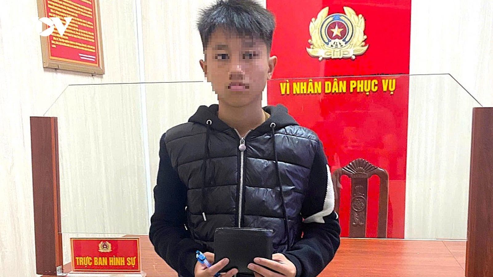 Mất trộm 16 triệu đồng vì để xe máy cắm sẵn chìa khóa