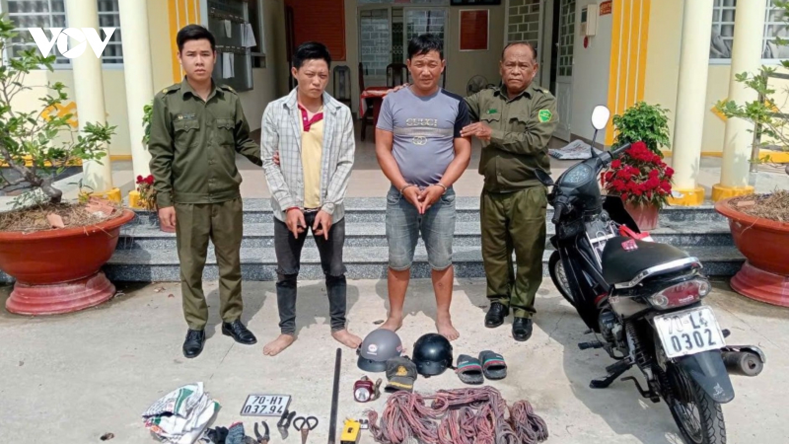 Bắt giữ hai "con nghiện" chuyên cắt trộm dây cáp điện