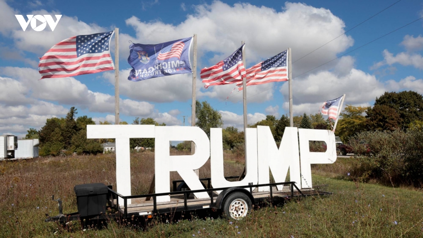 Tỷ lệ ủng hộ Tổng thống Trump giảm mạnh trong bối cảnh giá nhiên liệu tăng