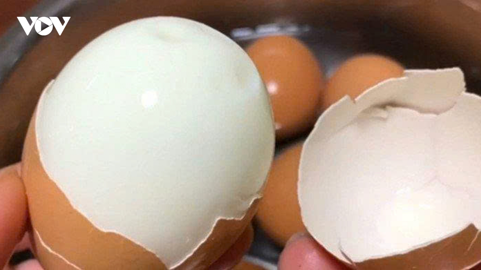 Mẹo luộc trứng giúp bóc vỏ trong tích tắc