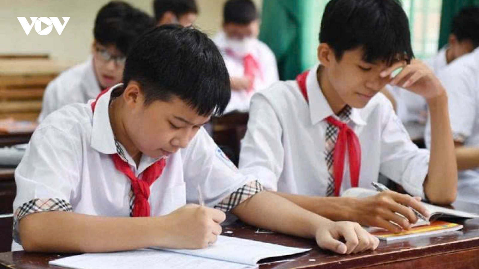 Cuộc đua vào lớp 6 ở Hà Nội: Áp lực chọi cao, phụ huynh “chạy đua” từ sớm
