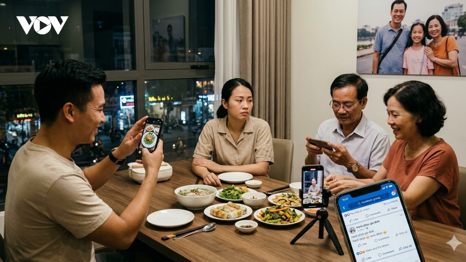 "Hạnh phúc ảo" và áp lực làm dâu trong gia đình "nghiện" mạng xã hội