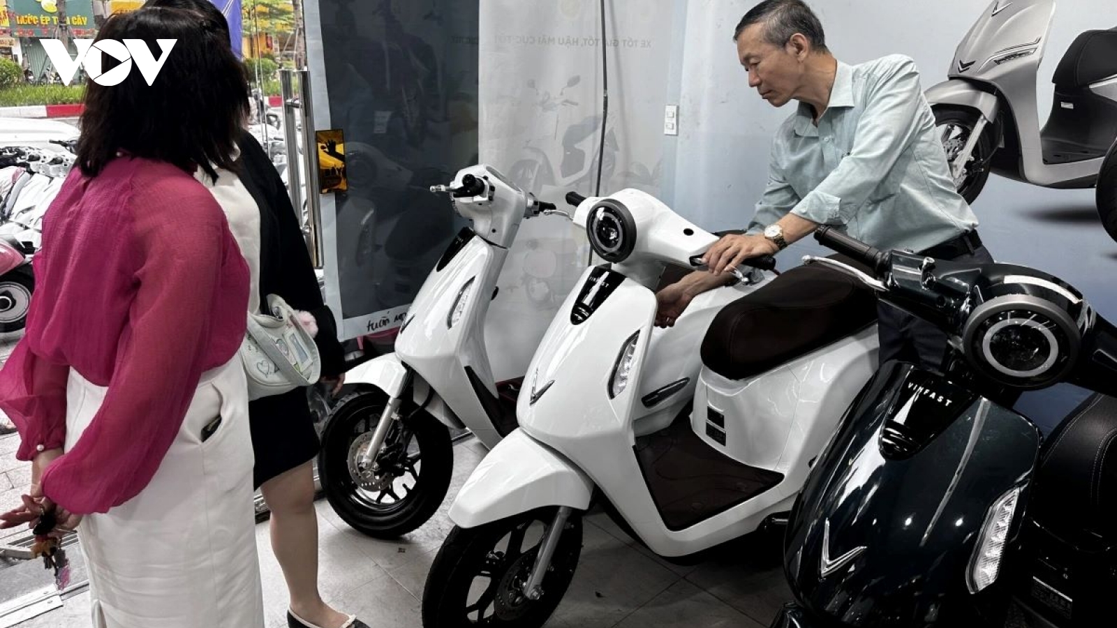 Electric motorbike sales surge in Hanoi as fuel prices rise