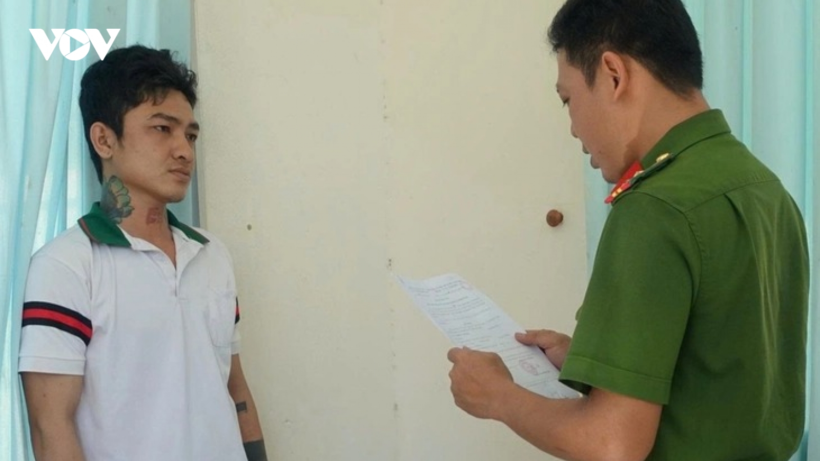 Bắt thanh niên dùng dao đâm bạn gái trọng thương, đâm người can ngăn tử vong
