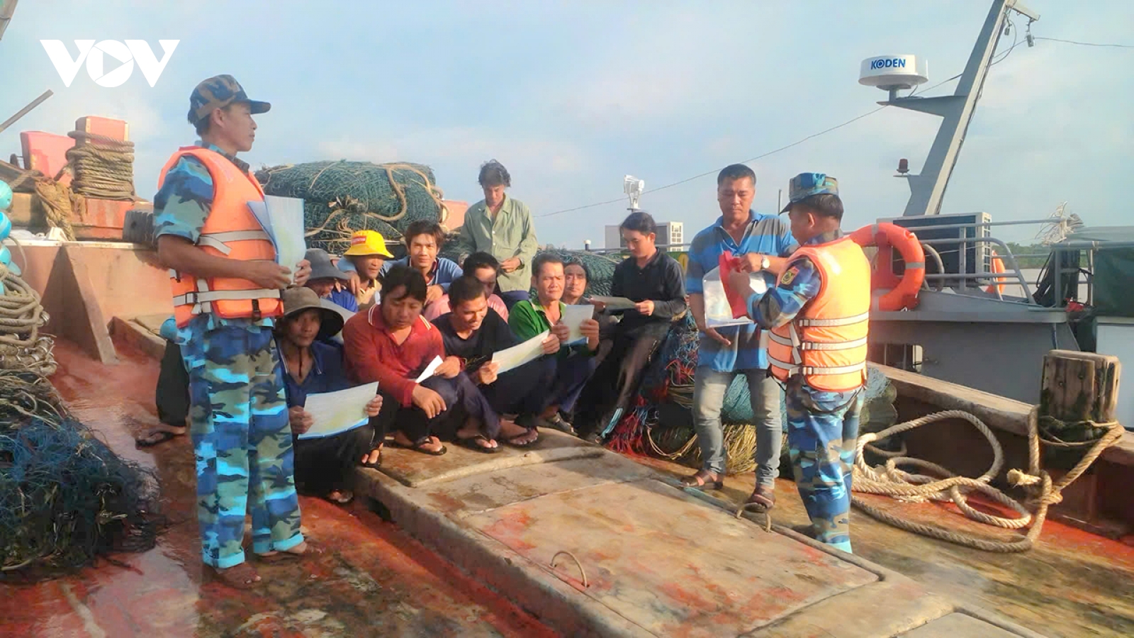 Xử lý 02 tàu cá khai thác thủy sản sai vùng quy định