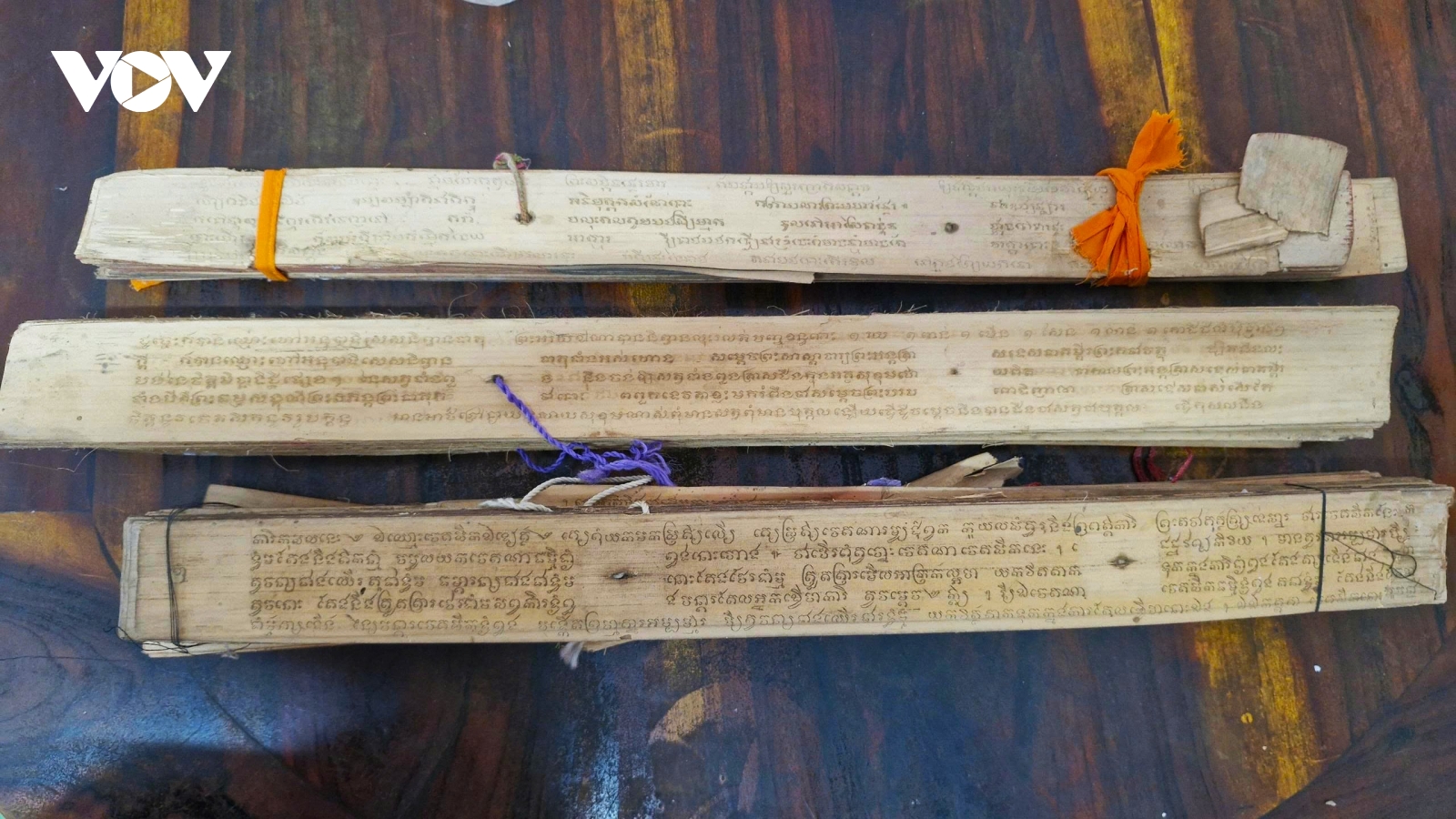 Lưu trữ báu vật sách lá buông trong các chùa lẫn cộng đồng dân tộc Khmer