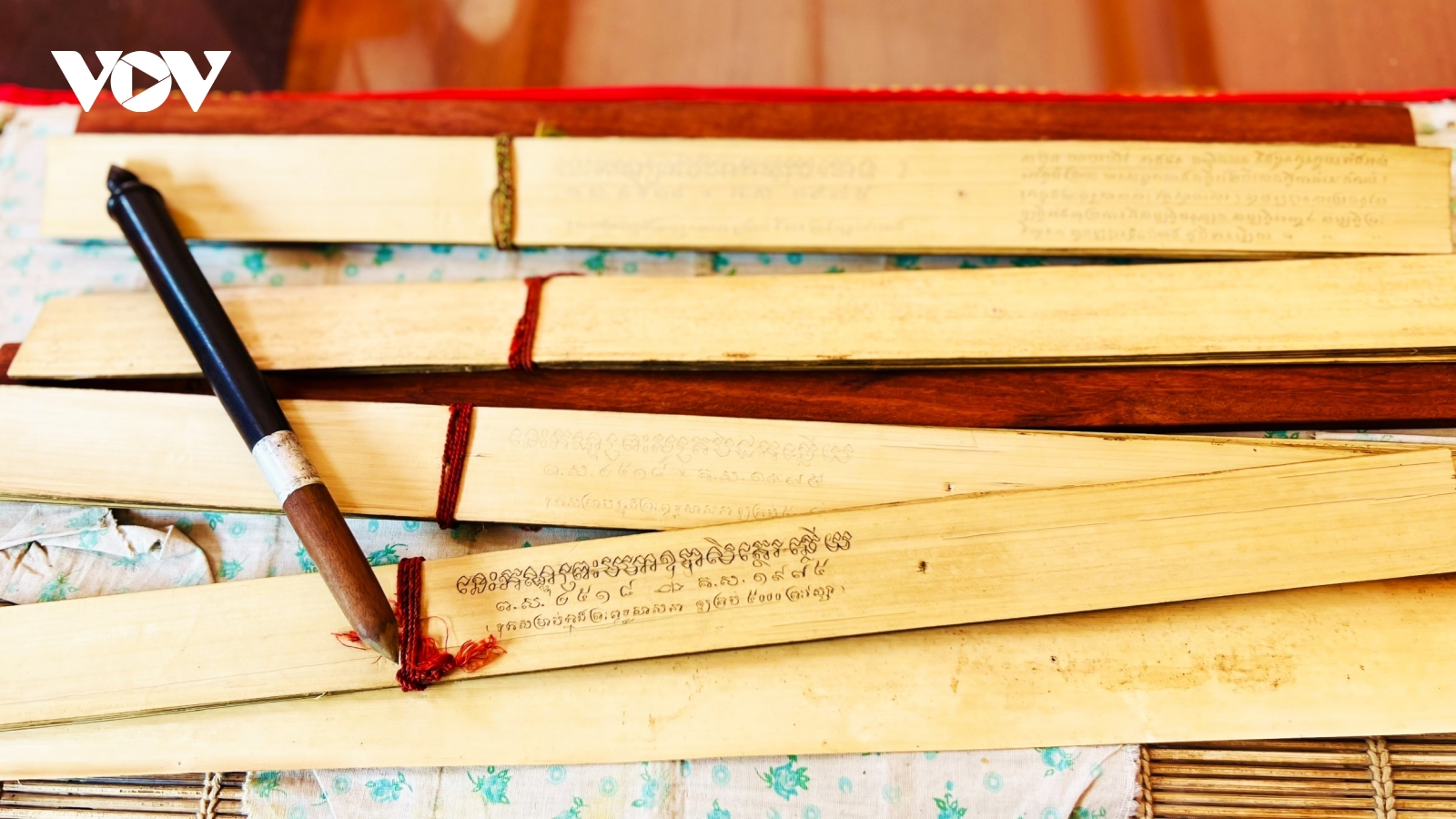 Sách lá buông – từ chữ Khmer cổ đến Di sản văn hoá phi vật thể (Bài 1)