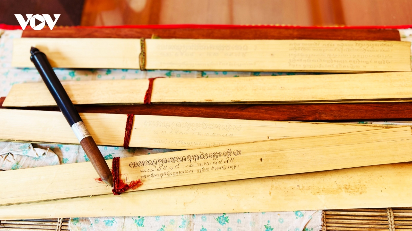 Sách lá buông – từ chữ Khmer cổ đến Di sản văn hoá phi vật thể (Bài 1)