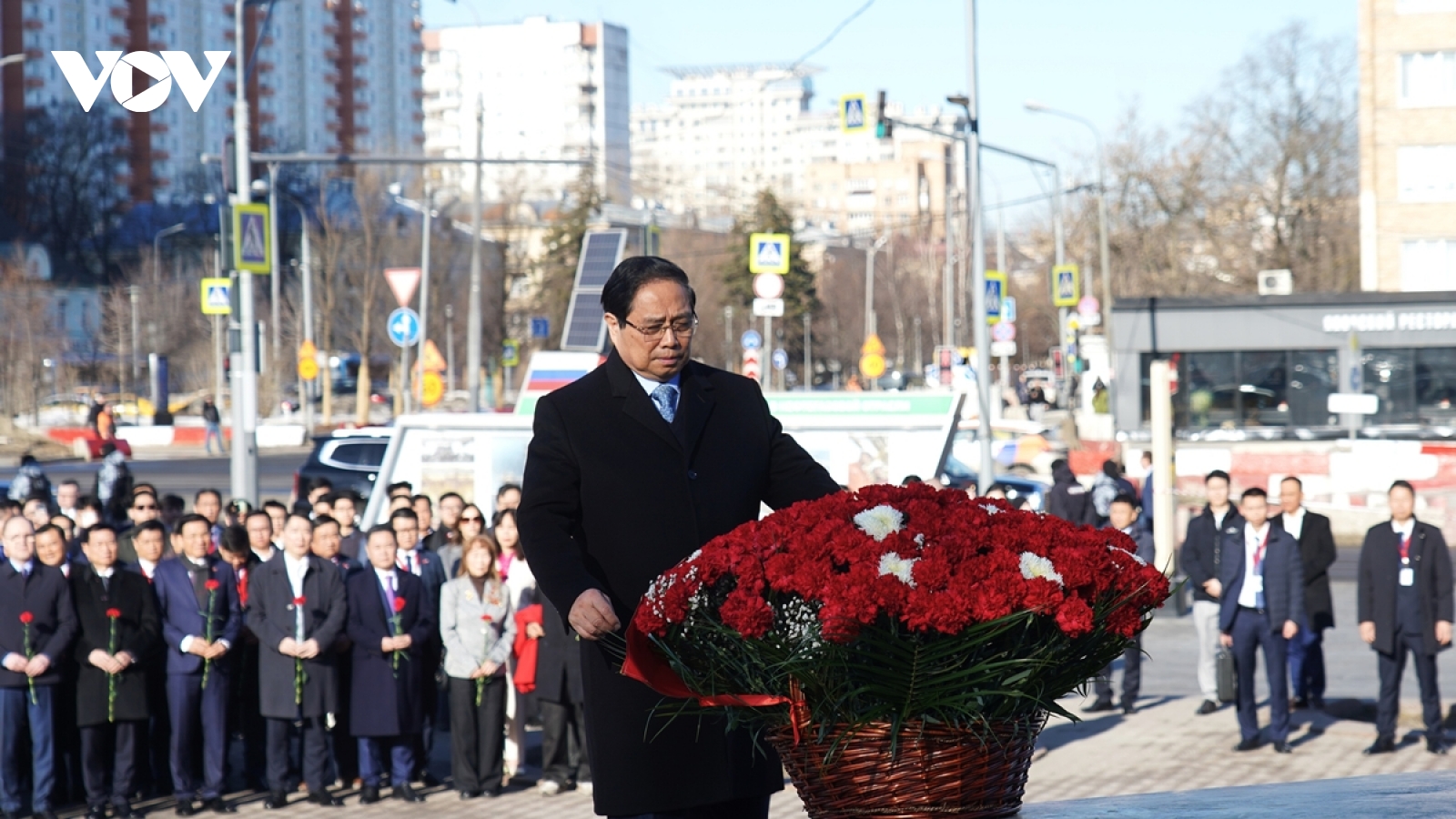 Thủ tướng Phạm Minh Chính đặt hoa tại Tượng đài Chủ tịch Hồ Chí Minh tại Moscow