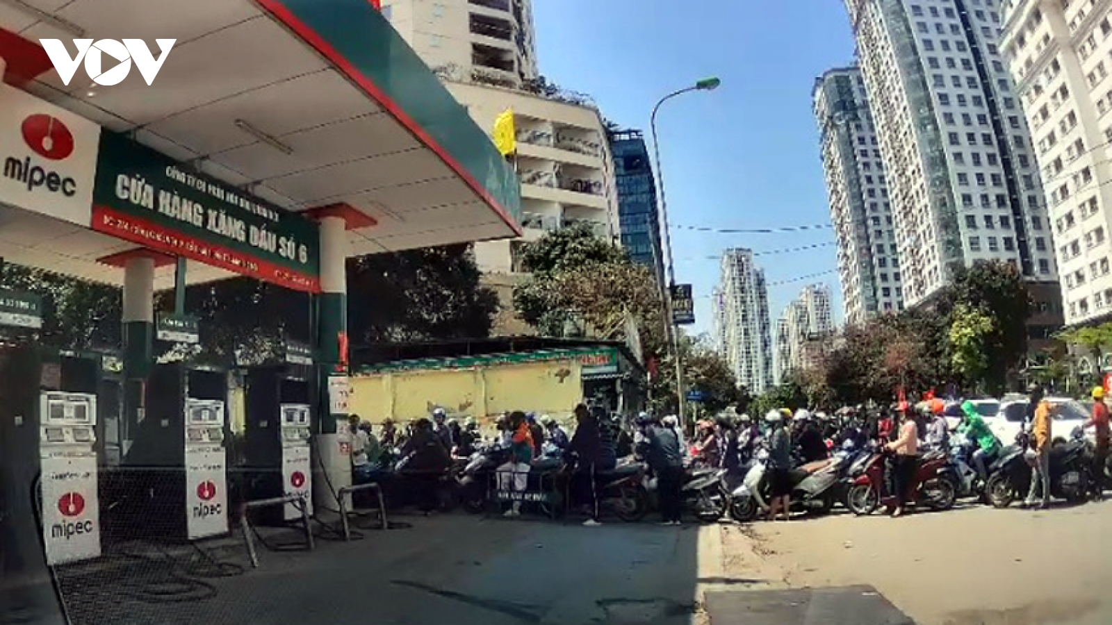 Nghiêm cấm hành vi găm hàng, bán giảm, bán gián đoạn xăng dầu