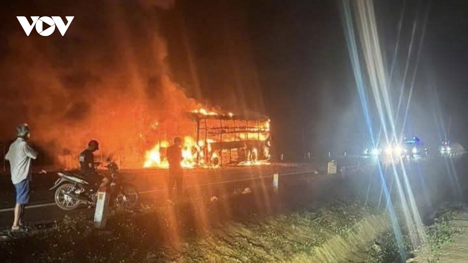 Xe khách bốc cháy trên đường tránh Đông Buôn Ma Thuột, 44 hành khách thoát nạn