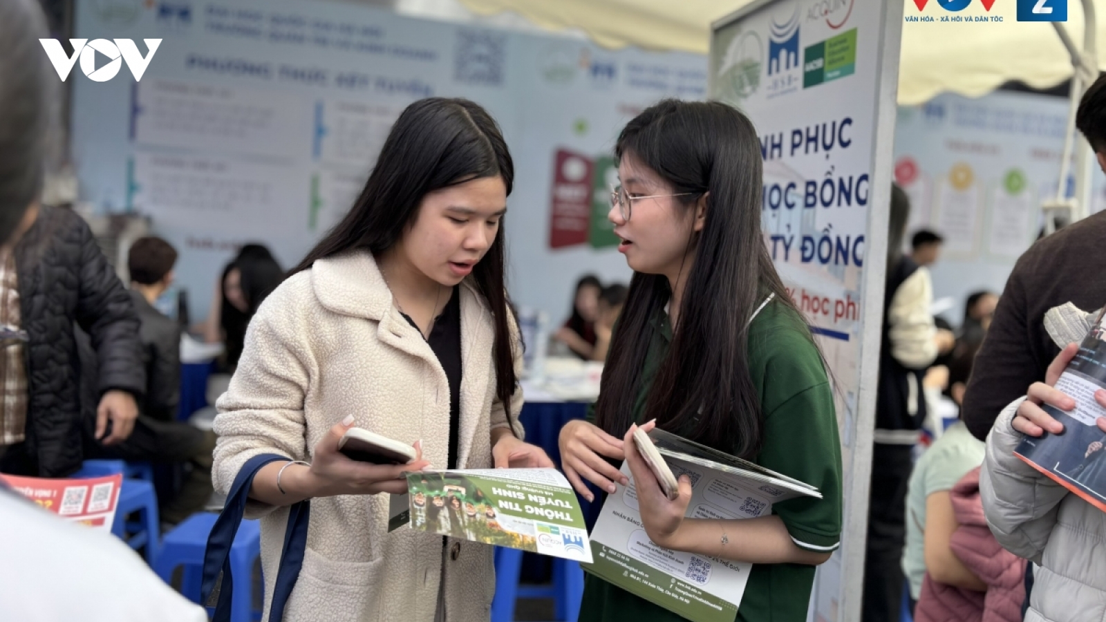 Xét tuyển học bạ bị "siết", giới hạn chứng chỉ ngoại ngữ: Thí sinh cần lưu ý gì?