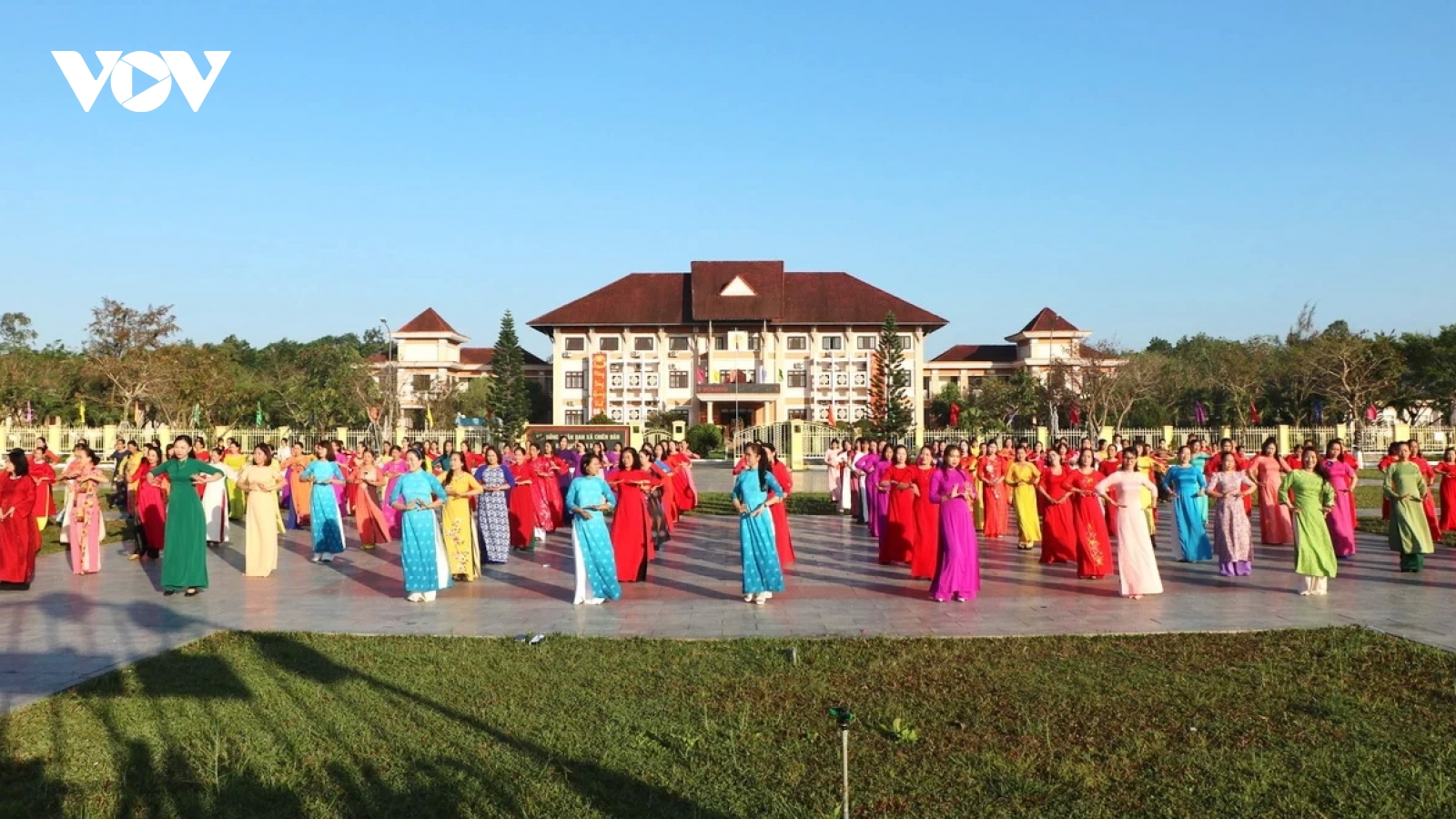 Đà Nẵng phát động toàn thể cán bộ, hội viên phụ nữ hưởng ứng “Tuần lễ Áo dài”