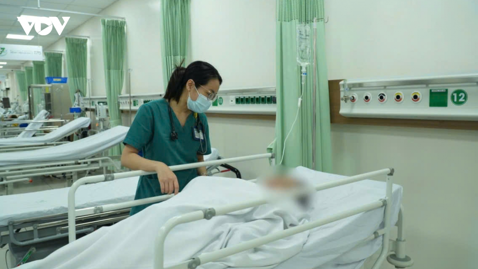 17 người nhập viện nghi do ăn bánh mì tại TP.HCM