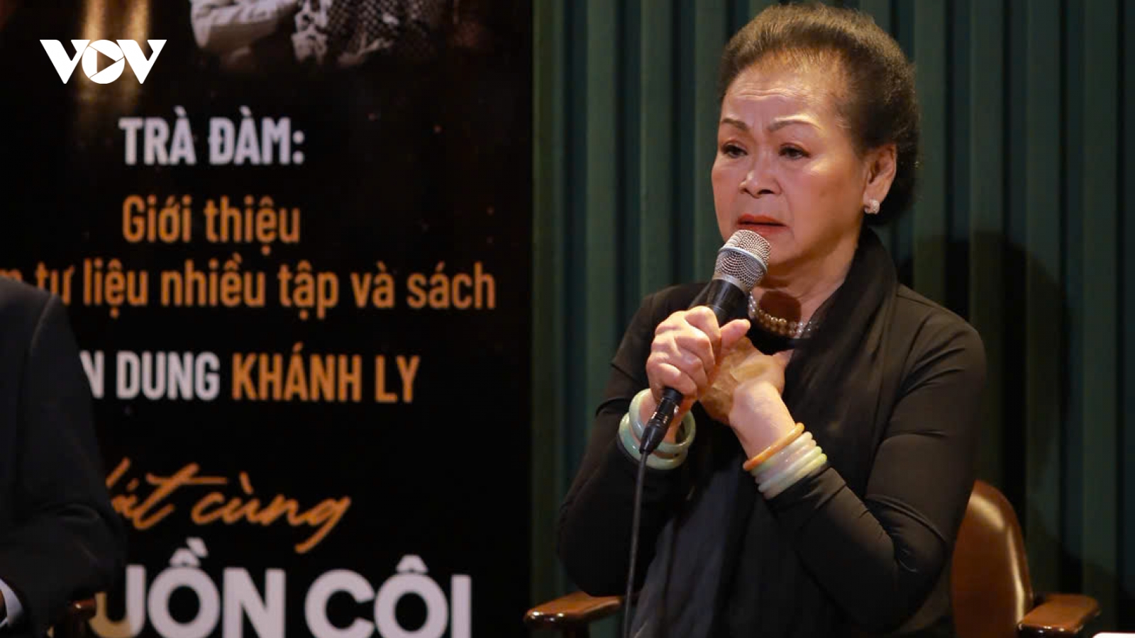 Ra mắt cuốn sách "Hát cùng nguồn cội - Chân dung Khánh Ly"