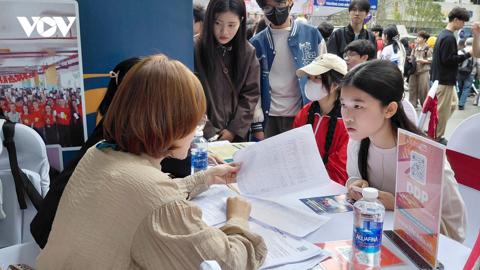 Chứng chỉ ngoại ngữ: Đã dùng miễn thi tốt nghiệp THPT, có được quy đổi khi xét ĐH?