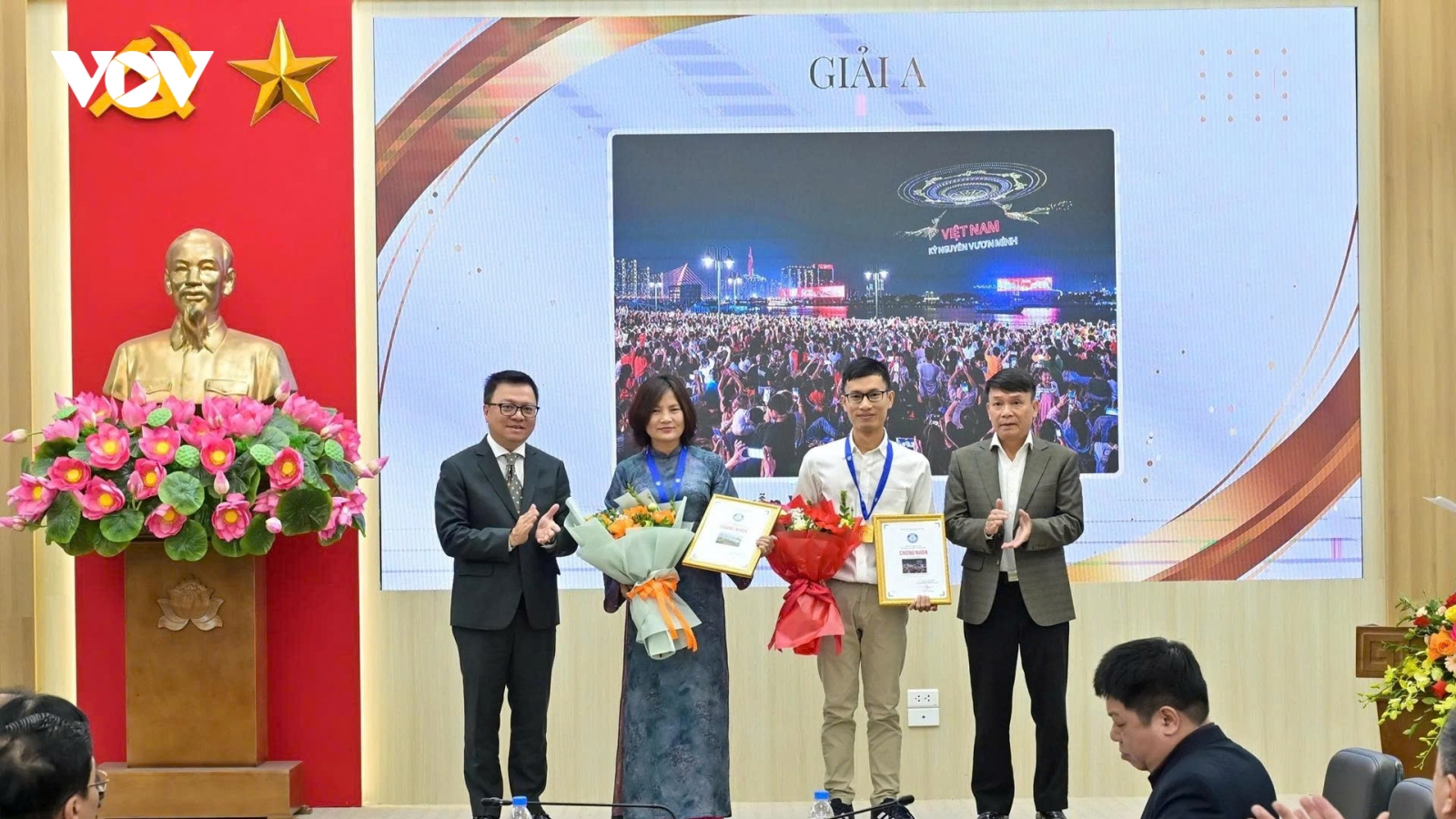 22 tác phẩm đoạt giải cuộc thi ảnh báo chí "Việt Nam trên hành trình đổi mới"