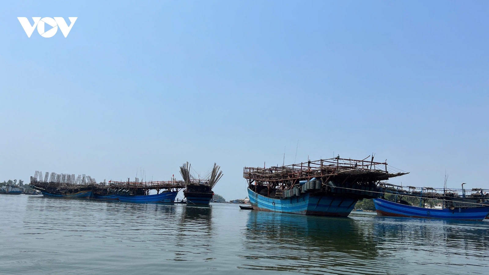 Chưa tiếp cận được tàu cá của ngư dân Quảng Ngãi bị hỏng máy, thả trôi